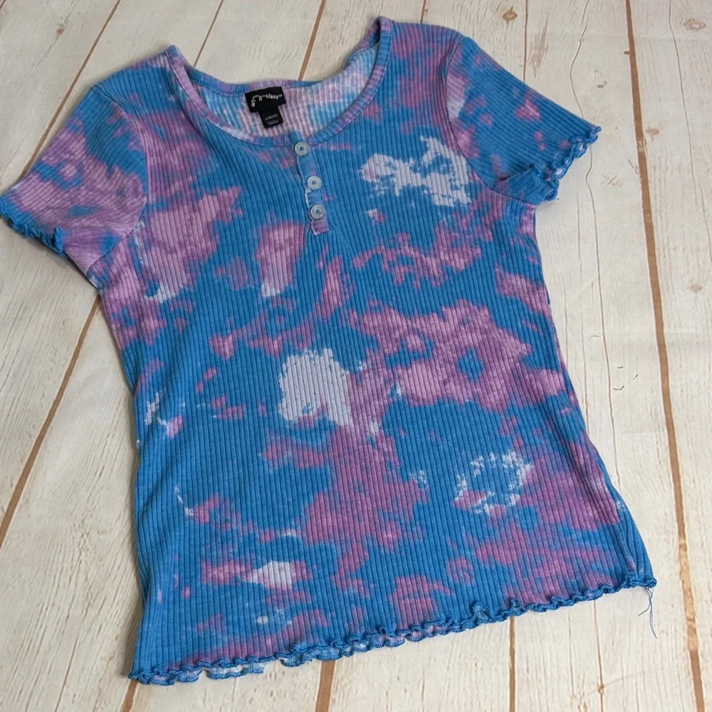 Art Class Classic Blue and Pink-Purple Tie-Dye Ribbed Henley Top